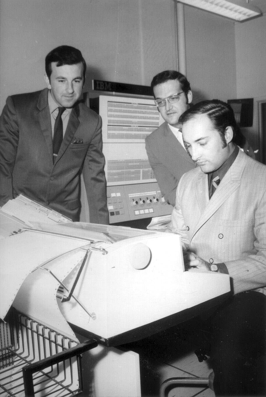 Jean-Marc, son premier patron Claude Lachance et Gilles Bertrand, son collègue de travail.